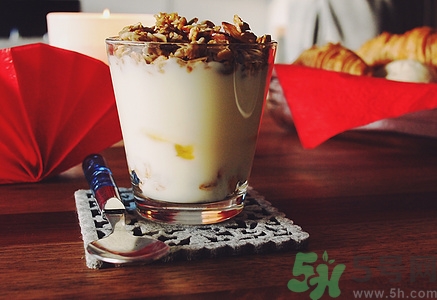 燕麦可以和牛奶一起煮吗,燕麦米可以和牛奶一起煮吗