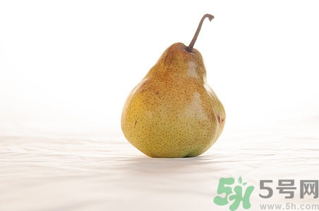 梨里面发黑了还能吃吗,为什么梨子里面发黑 梨里面发黑了还能吃吗,为什么梨子里面发黑