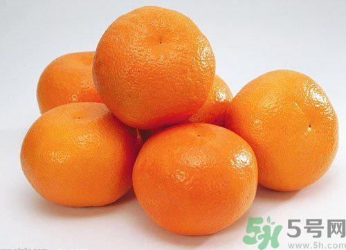 泡新鲜橘子皮水喝有什么功效,新鲜橘子皮泡水喝有什么好处和坏处 泡新鲜橘子皮水喝有什么功效,新鲜橘子皮泡水喝有什么好处和坏处