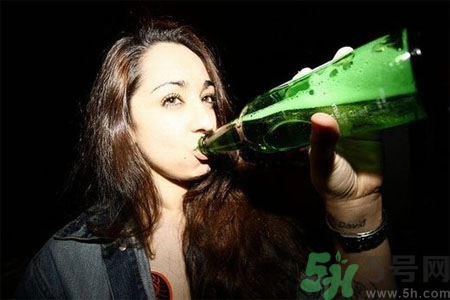 过敏性鼻炎能喝酒吗,过敏性鼻炎能喝酒吗 会不会加重鼻炎症状