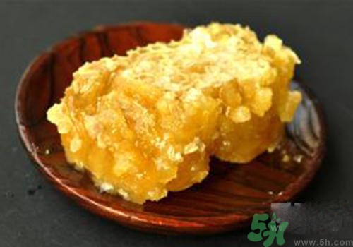 蜂巢的蜜怎么弄出来,蜂巢蜜怎么保存最好