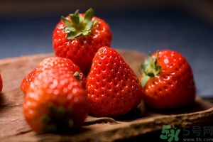 草莓的热量高吗吃了会胖吗,草莓的热量高吗?减肥期间能吃多吗