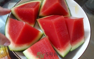 冻柿子和西瓜可以一起吃吗,西瓜和什么水果不能一起吃