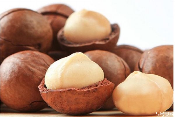 夏威夷果中间的裂缝怎么来的,夏威夷果的裂痕是人工的?