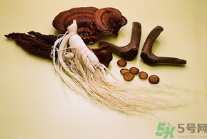 新鲜人参能生吃吗,人参能生吃吗 新鲜人参能生吃吗,人参能生吃吗