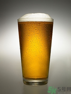 啤酒的热量高吗会胖吗,啤酒会让人发胖吗喝多少合适
