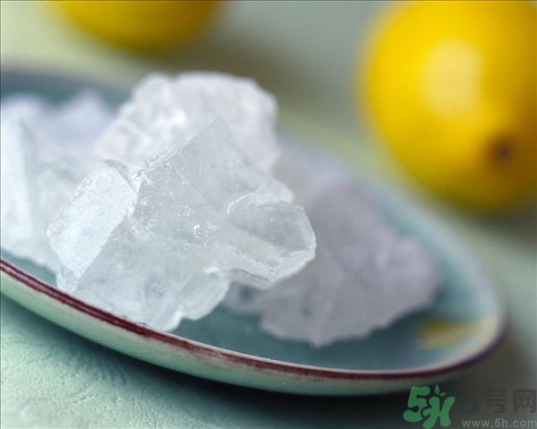 黄冰糖和白冰糖有什么区别哪个好,黄冰糖和白糖有什么区别哪个好 黄冰糖和白冰糖有什么区别哪个好,黄冰糖和白糖有什么区别哪个好