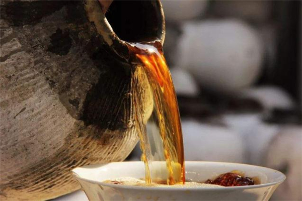 阿胶炖黄酒可以空腹喝吗,黄酒可以空腹喝吗