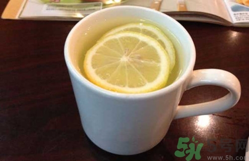 喝柠檬水能缓解孕吐吗,孕妇喝柠檬水可以止吐吗