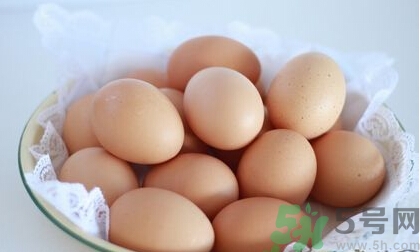 鸡蛋跟巧克力能一起吃吗,鸡蛋可不可以跟巧克力一起吃