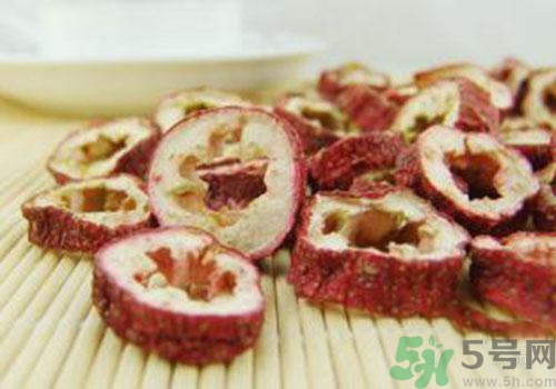 晚上吃山楂吃多了胃疼怎么办,山楂和什么一起吃会过敏