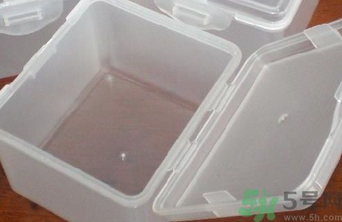 微波炉里面可不可以放塑料盒加热,塑料盒可以放在微波炉加热吗