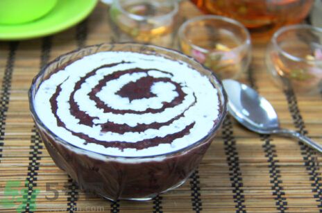 牛奶跟芝麻糊能一起喝吗,牛奶跟芝麻能一起吃吗 牛奶跟芝麻糊能一起喝吗,牛奶跟芝麻能一起吃吗