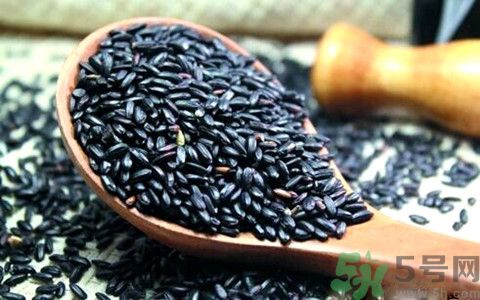 芝麻不能和什么同吃,芝麻不能和什么一起吃同吃食物相克大全