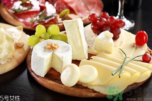 奶酪跟芝士有什么区别,芝士和奶酪是一样吗