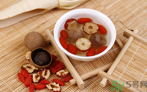 山楂红枣可以一起泡水喝吗,红枣可以和山楂片一起泡水喝吗