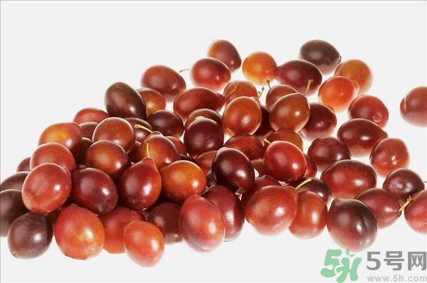 李子皮能吃吗,吃李子要不要去皮