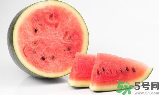 西瓜能和牛奶一起吃吗?,西瓜能和牛奶一起吃吗怎么做冰棒