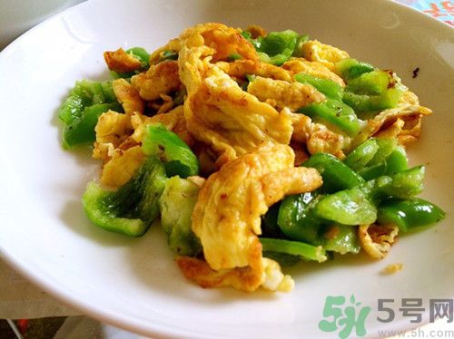 鸡蛋可以和辣椒一起炒吗,辣椒炒鸡蛋的做法先放鸡蛋还是辣椒