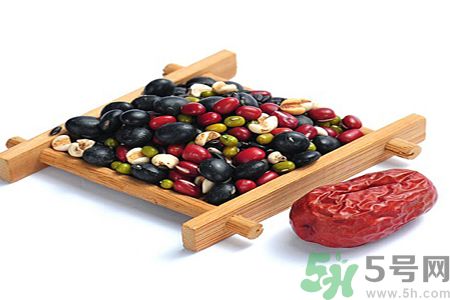 黑豆浆和黄豆浆哪个好喝,黑豆浆和黄豆浆哪个好? 黑豆浆和黄豆浆哪个好喝,黑豆浆和黄豆浆哪个好?