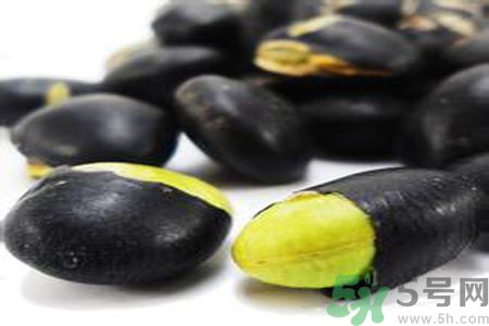 黑豆泡出来的水是黑色的正常吗,泡黑豆的水发黑正常吗