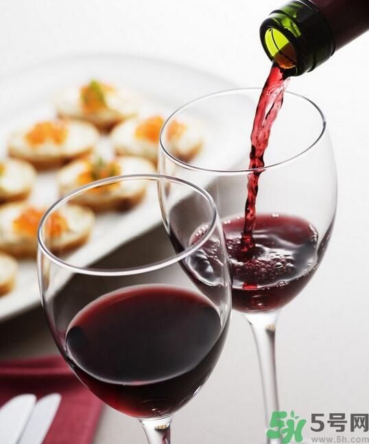 红酒美容养颜吗,喝红酒可以美容吗