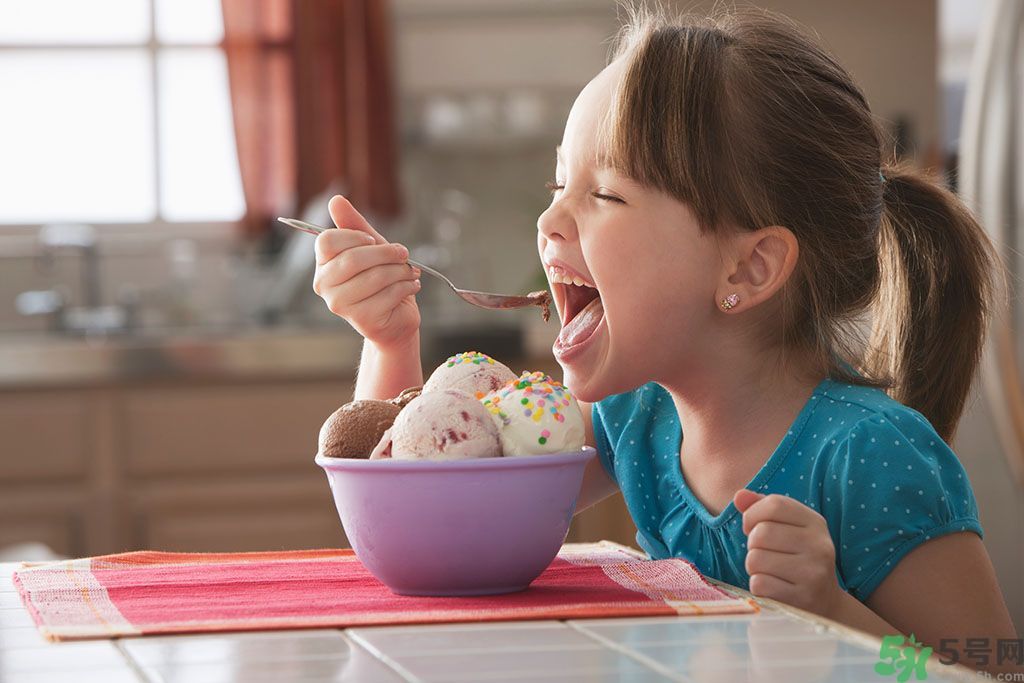 吃冰淇淋拉肚子是怎么回事?,吃冰淇淋拉肚子怎么办