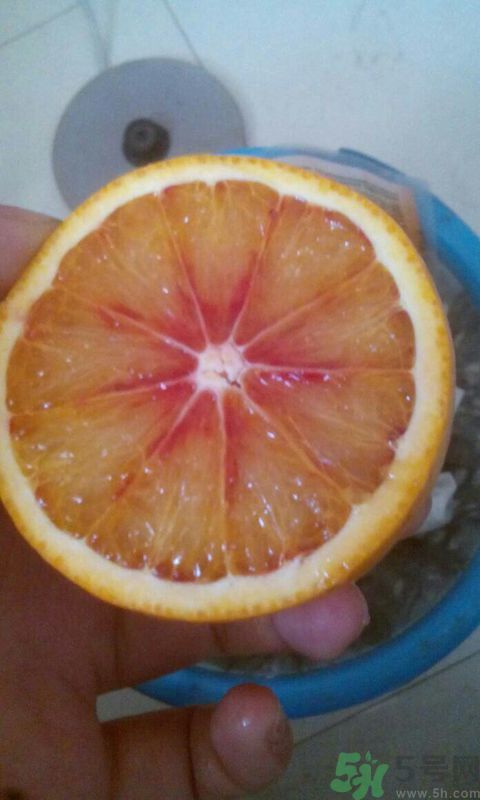 橙子切开是红色的是坏了么,橙子切开有血红色 橙子切开是红色的是坏了么,橙子切开有血红色