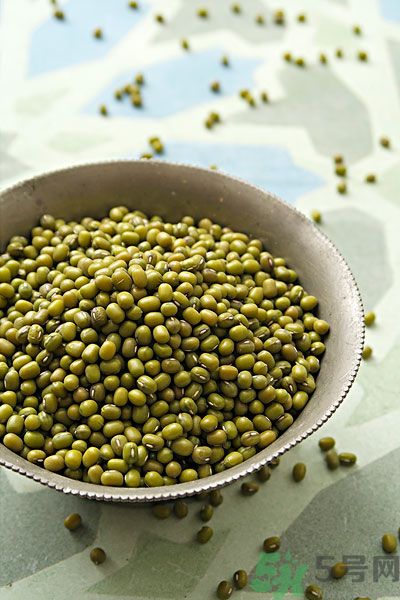 过敏期间能吃红豆,绿豆,之类的吗,绿豆和什么东西一起吃会过敏