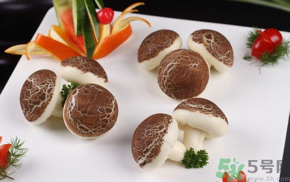 蘑菇能生吃吗?,蘑菇能生吃吗?蘑菇生吃会中毒吗?