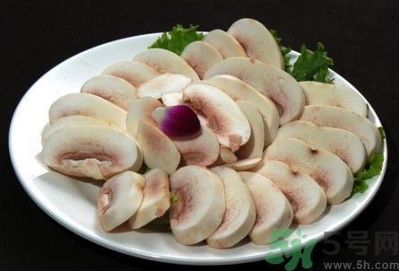 蘑菇有白毛能吃吗,蘑菇上有白毛能吃吗