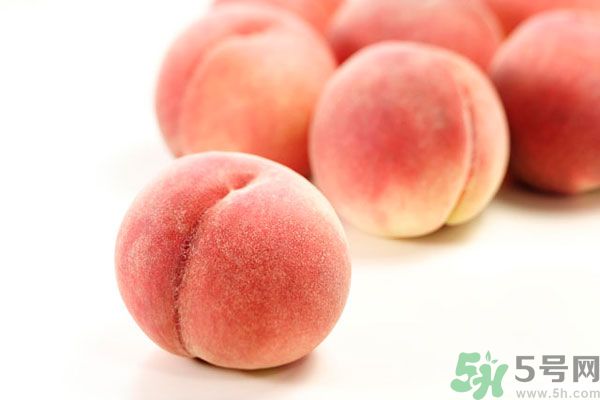 桃子跟什么不能一起吃 西瓜,桃子和什么不能一起吃 桃子跟什么不能一起吃 西瓜,桃子和什么不能一起吃