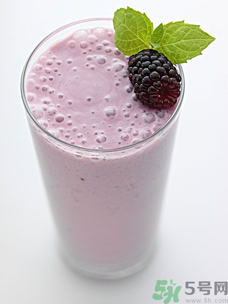 男人喝桑葚泡酒的功效和作用,桑葚能泡酒喝吗?