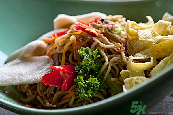 晚餐经常吃面条好吗,胃不好能吃面条吗