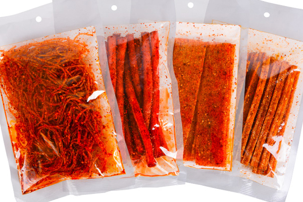 可乐和辣条能一起吃吗,辣条可以配可乐吗