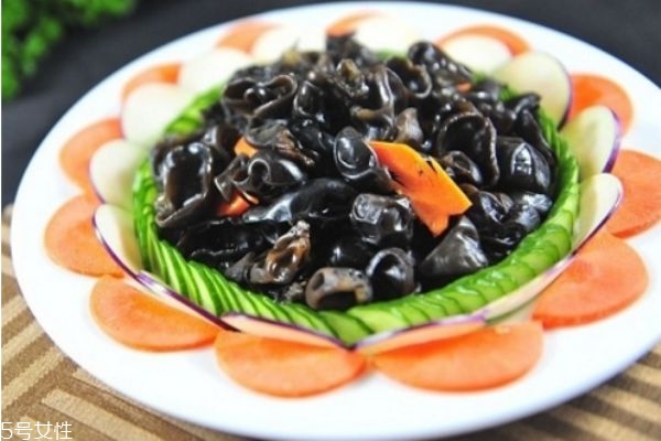 黑木耳的功效和作用及营养,黑木耳的功效和作用 黑木耳的功效和作用及营养,黑木耳的功效和作用