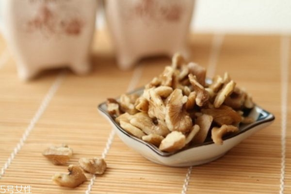 核桃的功效和作用及营养价值,核桃的功效和作用 核桃的功效和作用及营养价值,核桃的功效和作用