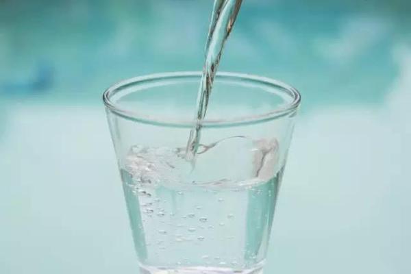 早上喝冰水有什么好处,早晨喝冰水好不好