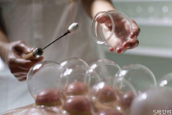 拔火罐起水泡怎么处理方法,拔罐起水泡了是湿气重么