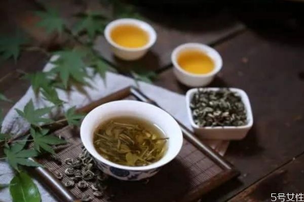 冬天喝什么茶最好,什么时候喝白茶好 冬天喝什么茶最好,什么时候喝白茶好
