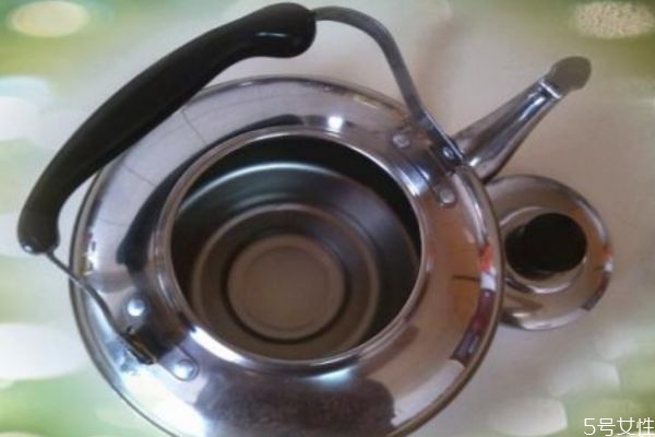 水壶里面为什么会有水垢,水壶有水垢是水的问题还是壶的问题 水壶里面为什么会有水垢,水壶有水垢是水的问题还是壶的问题