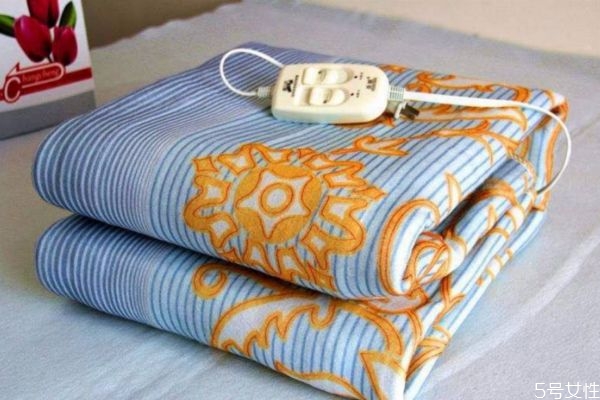 电热毯睡了会上火吗,为什么睡电热毯会上火 电热毯睡了会上火吗,为什么睡电热毯会上火