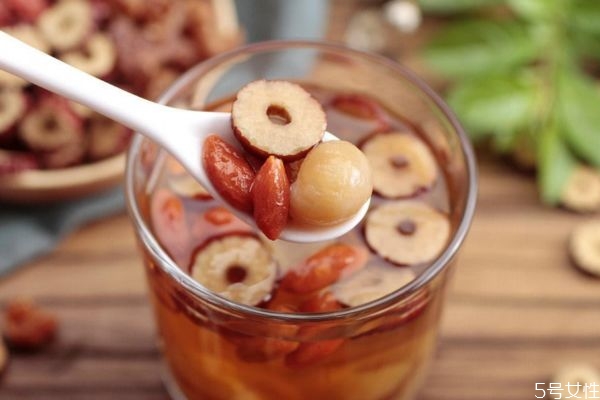 枸杞泡红枣的好处,红枣枸杞泡茶有什么好处