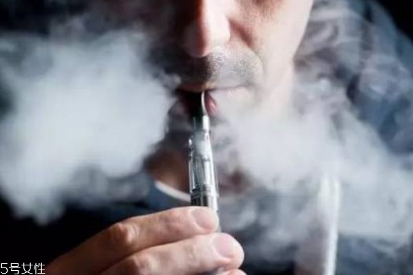 电子烟和香烟哪个危害大,电子烟有害吗会上瘾吗 电子烟和香烟哪个危害大,电子烟有害吗会上瘾吗