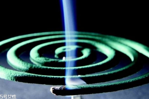 蚊香能杀死臭虫吗,房间里点蚊香对人体有害吗