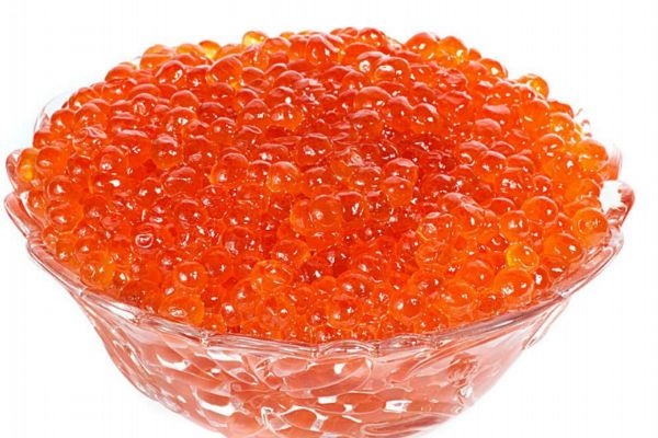 红色鱼子酱和黑色的鱼子酱 有什么区别呢(鱼子酱的颜色和样子) 红色鱼子酱和黑色的鱼子酱 有什么区别呢(鱼子酱的颜色和样子)