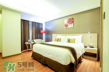 晚上开灯睡觉的危害有哪些?,晚上开灯睡觉好不好