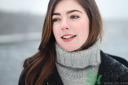 14岁为什么胸部下垂,十四岁胸部下垂怎么办呢