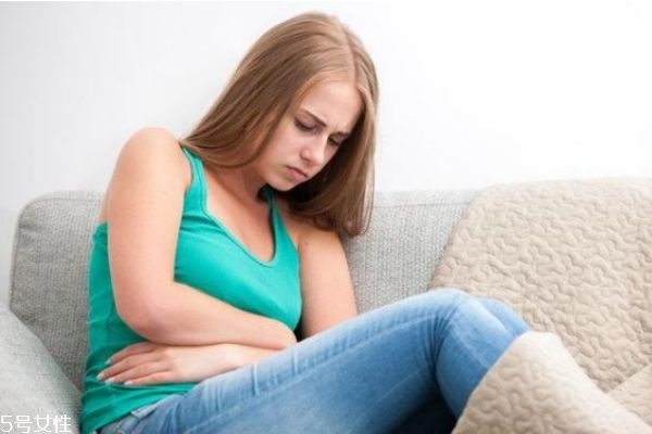 拉屎臭是什么原因,宝宝打屁臭是怎么回事