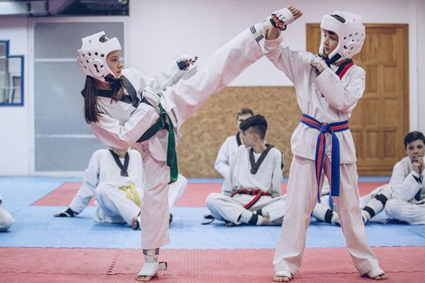 女生练跆拳道的好处是什么,女生练跆拳道的好处和坏处